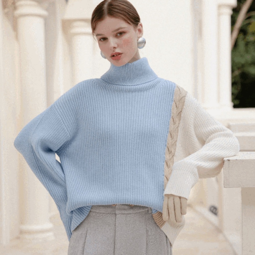 PETITE STUFIO NYC Colorblock Turtleneck Sweater - Blue, Cream, and Tan. Size XXS